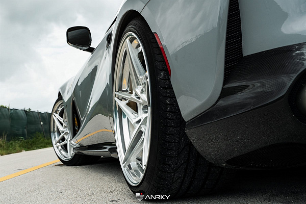 Фото дисков Anrky S3-X3 Глянцевый лак на Ferrari 812