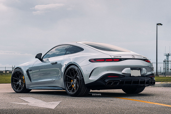 Фото дисков Strasse Wheels SM5RT Deep Concave FS Черный глянец на Mercedes-Benz AMG GT II