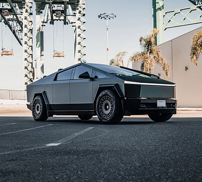 Фото дисков Brixton Forged TR09 AERO1 на Tesla Cybertruck