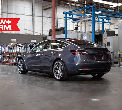 Фото дисков HRE FF01 на Tesla Model 3