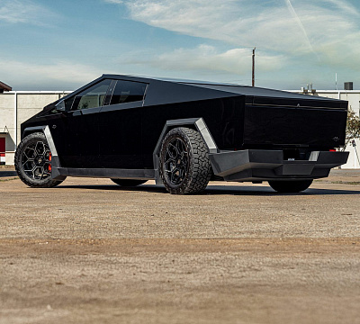Фото дисков 4PLAY 4PS26 на Tesla Cybertruck
