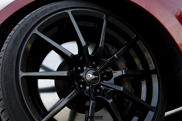 Фото дисков MRR M350 Черный глянец на Ford Mustang VI