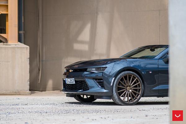 Фото дисков Vossen VFS-2 Сатиновая бронза на Chevrolet Camaro V