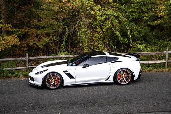Фото дисков Savini SV67 Сатиновая бронза на Chevrolet Corvette C7