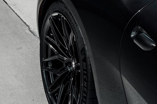 Фото дисков Anrky S1-X1 Черный глянец на Ferrari GTC4Lusso