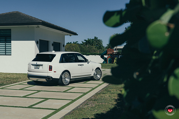 Фото дисков Vossen LC3-11 Глянцевый лак на Rolls-Royce Cullinan