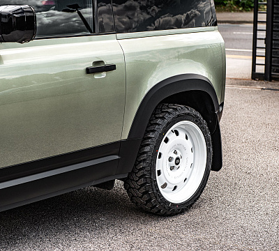 Фото дисков Kahn British Heritage RS на Land Rover Defender II