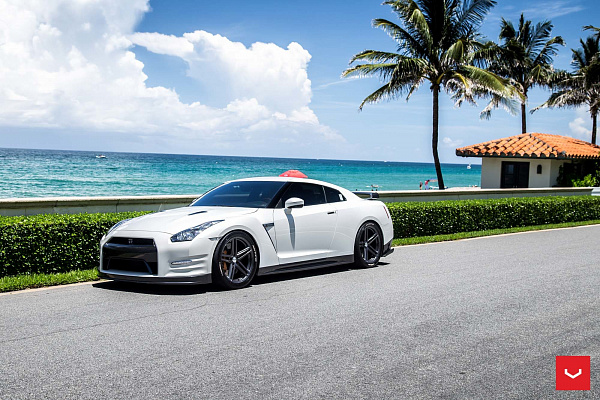 Фото дисков Vossen VFS-5 Глянцевый графит на Nissan GT-R