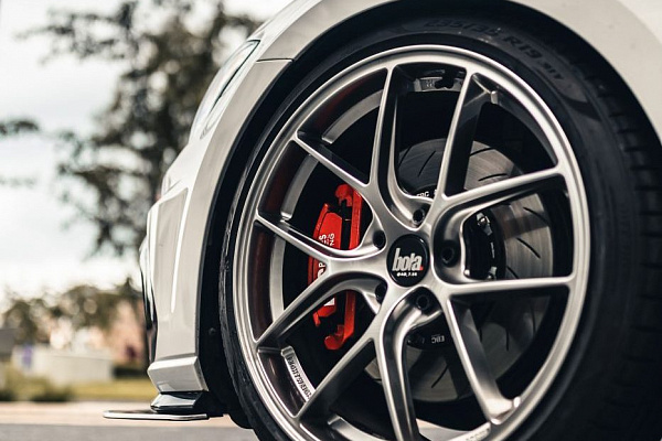 Фото дисков Bola FLE Сатиновый лак на Volkswagen Golf VII