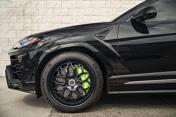 Фото дисков Asanti AS224 VICE 5 Черный глянец на Lamborghini Urus
