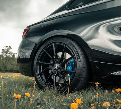 Фото дисков Bola B25 на BMW 2/M2 (F22/F87)