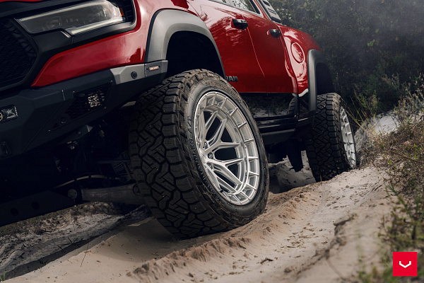 Фото дисков Vossen HFX-1 (6-Lug) Серебро на Ram 1500 V