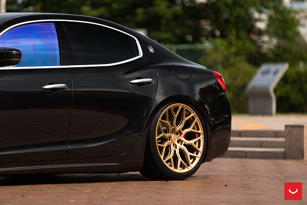 Фото дисков Vossen HF-2 Глянцевое золото на Maserati Ghibli