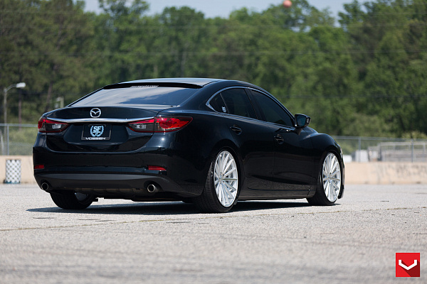 Фото дисков Vossen VFS-2 Серебро на Mazda 6 III (GJ)
