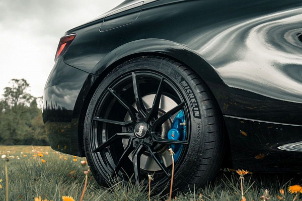 Фото дисков Bola B25 Черный глянец на BMW 2/M2 (F22/F87)