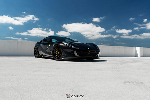Фото дисков Anrky AN38 Черный сатин на Ferrari 812