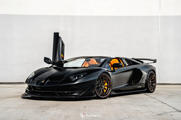 Фото дисков Anrky AN30 Глянцевая бронза на Lamborghini Aventador