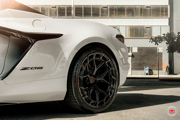 Фото дисков Vossen LC3-01T Черный глянец на Chevrolet Corvette C8