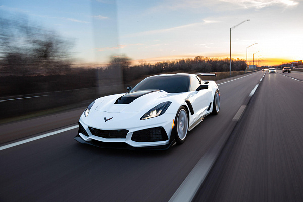 Фото дисков HRE P200 Сатиновый лак на Chevrolet Corvette C7