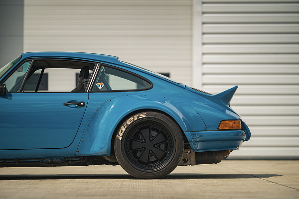Фото дисков Rotiform FUC Черный матовый на Porsche 911 I