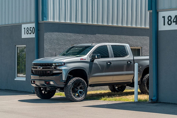 Фото дисков 4PLAY 4P70 Черный глянец на Chevrolet Silverado IV