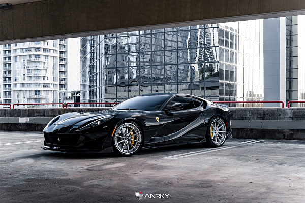 Фото дисков Anrky AN38 Глянцевый лак на Ferrari 812