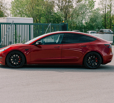 Фото дисков Vossen HF-2 на Tesla Model 3