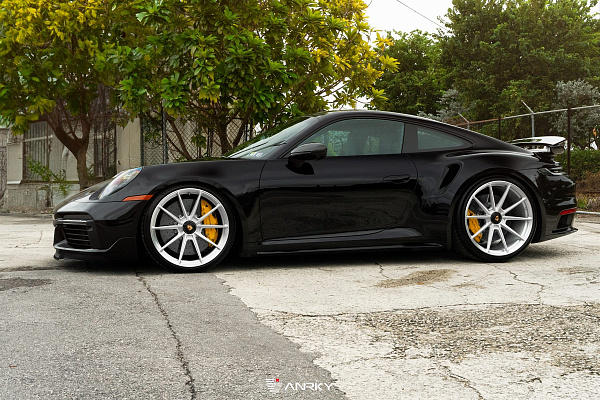 Фото дисков Anrky AN18 Глянцевый лак на Porsche 911 VIII