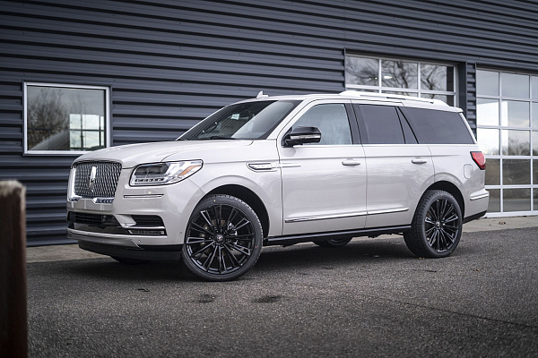 Фото дисков Asanti CORONA TRUCK Черный глянец на Lincoln Navigator IV
