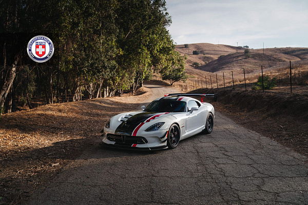 Фото дисков HRE C105 Черный сатин на Dodge Viper