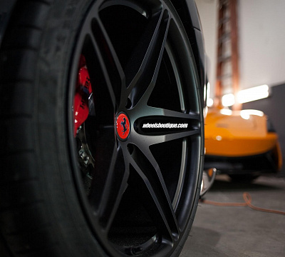 Фото дисков HRE P107 на Ferrari 599