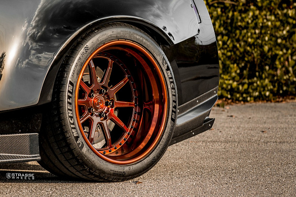 Фото дисков Strasse Wheels R10 Competition Другой цвет на Nissan GT-R