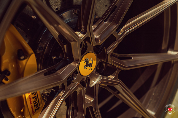 Фото дисков Vossen EVO-2R Глянцевая темная бронза на Ferrari F12