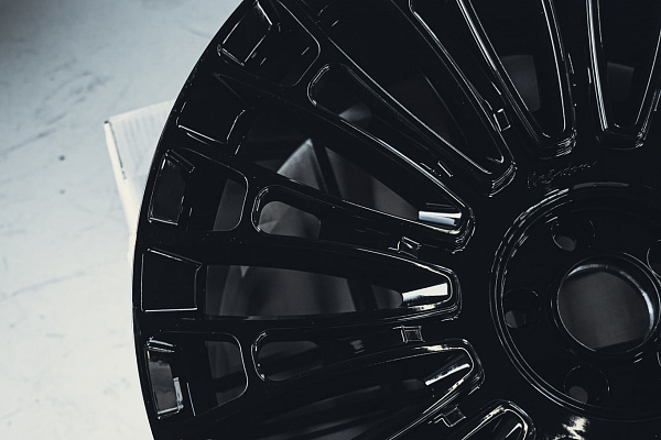Фото дисков Brixton Forged LX01 Черный глянец на Range Rover V