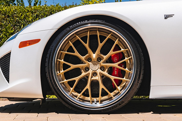 Фото дисков Anrky AN30 Сатиновое золото на Lexus LFA