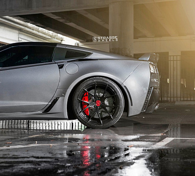 Фото дисков Strasse Wheels SM5R Deep Concave Monoblock на Chevrolet Corvette C7