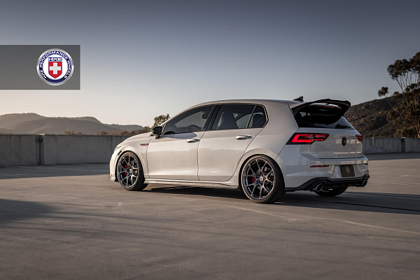Фото дисков HRE 521M Глянцевый темный лак на Volkswagen Golf VIII