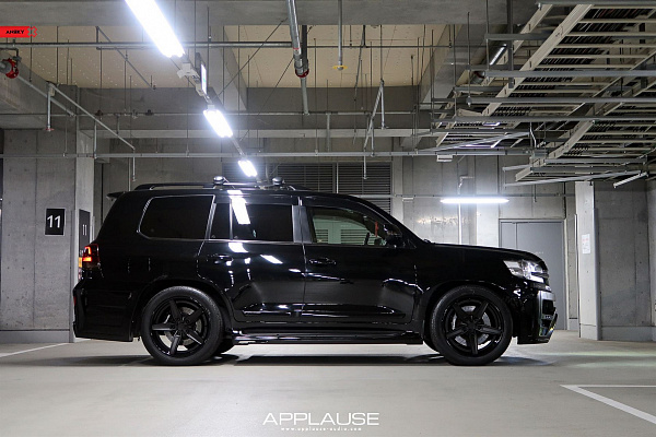 Фото дисков Anrky AN35 Черный сатин на Toyota Land Cruiser 300