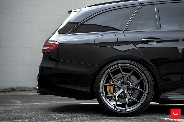 Фото дисков Vossen HF-5 Глянцевый графит на Mercedes-Benz E-Class (W213, S213, C238)