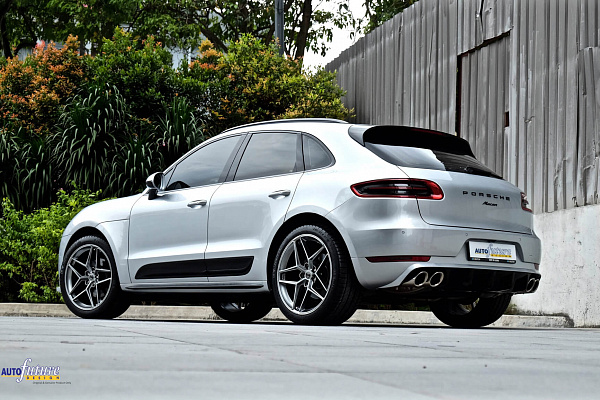Фото дисков HRE FF11 Серебро на Porsche Macan I
