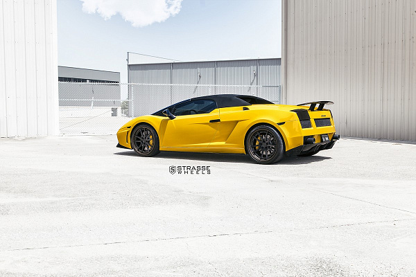Фото дисков Strasse Wheels SV1 Deep Concave FS Черный глянец на Lamborghini Gallardo