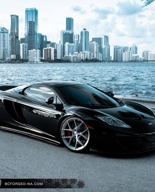 Фото дисков KL01 Глянцевый лак на McLaren 12C