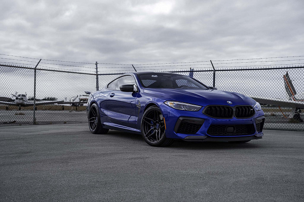 Фото дисков Strasse Wheels SV4 Deep Concave Duoblock Черный глянец на BMW 8/M8