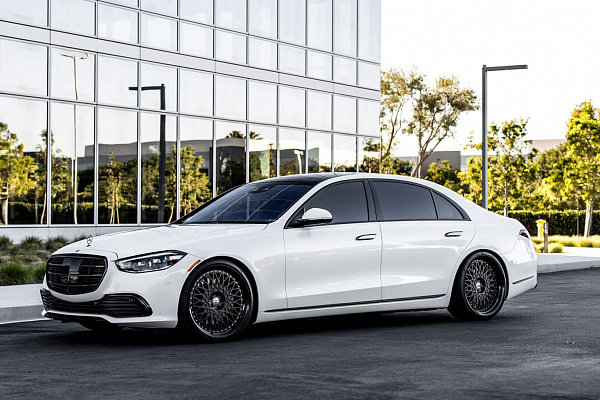 Фото дисков HRE 501 Черный сатин на Mercedes-Benz S-Class (W223)