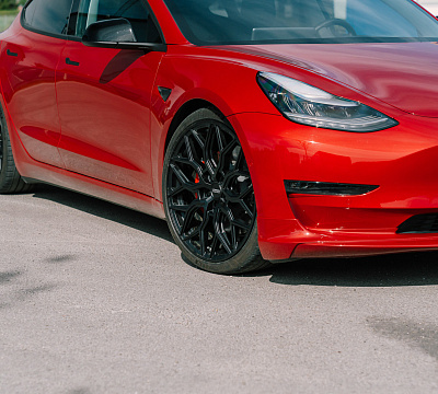 Фото дисков Vossen HF-2 на Tesla Model 3