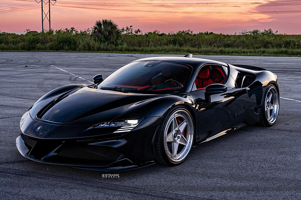 Фото дисков Strasse Wheels F5 Track Глянцевый лак на Ferrari SF90