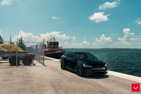 Фото дисков Vossen HF-7 Черный глянец на Tesla Model X