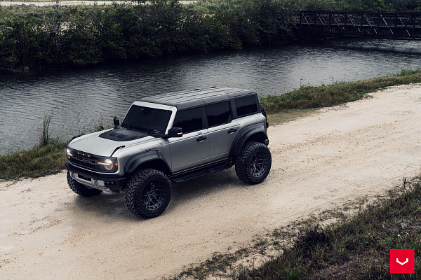 Фото дисков Vossen HFX-1 (6-Lug) Черный глянец на Ford Bronco