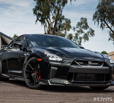 Фото дисков Strasse Wheels R10 Deep Concave Monoblock на Nissan GT-R