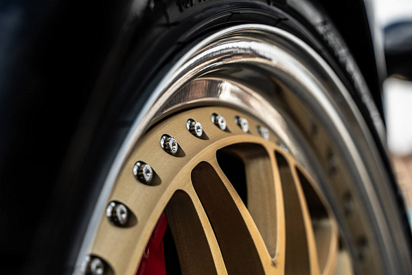 Фото дисков HRE 540 Сатиновое золото на Porsche 911 III